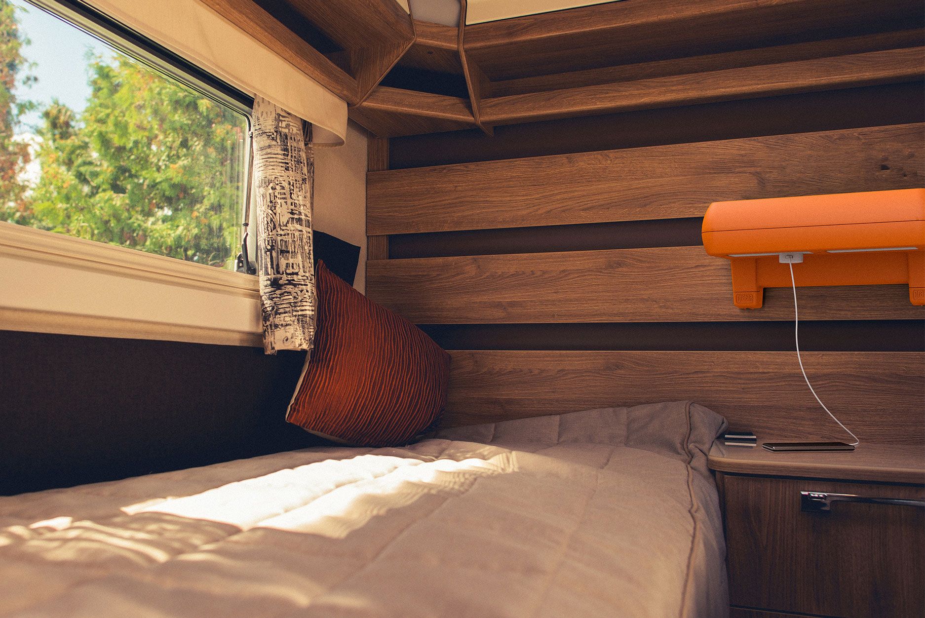 Crable Wireless Charging Shelf