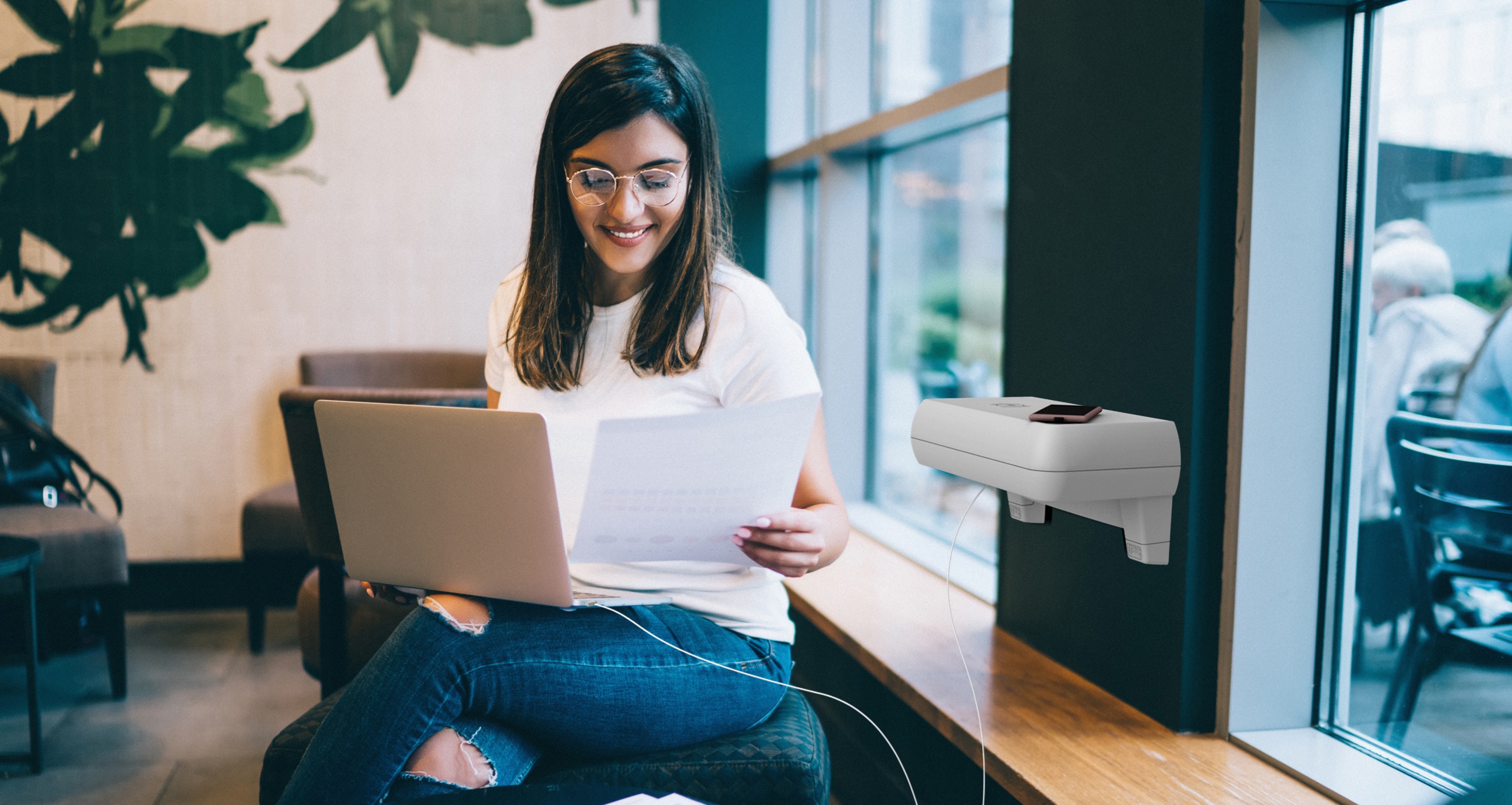 Crable Wireless Charging Shelf in a cafe